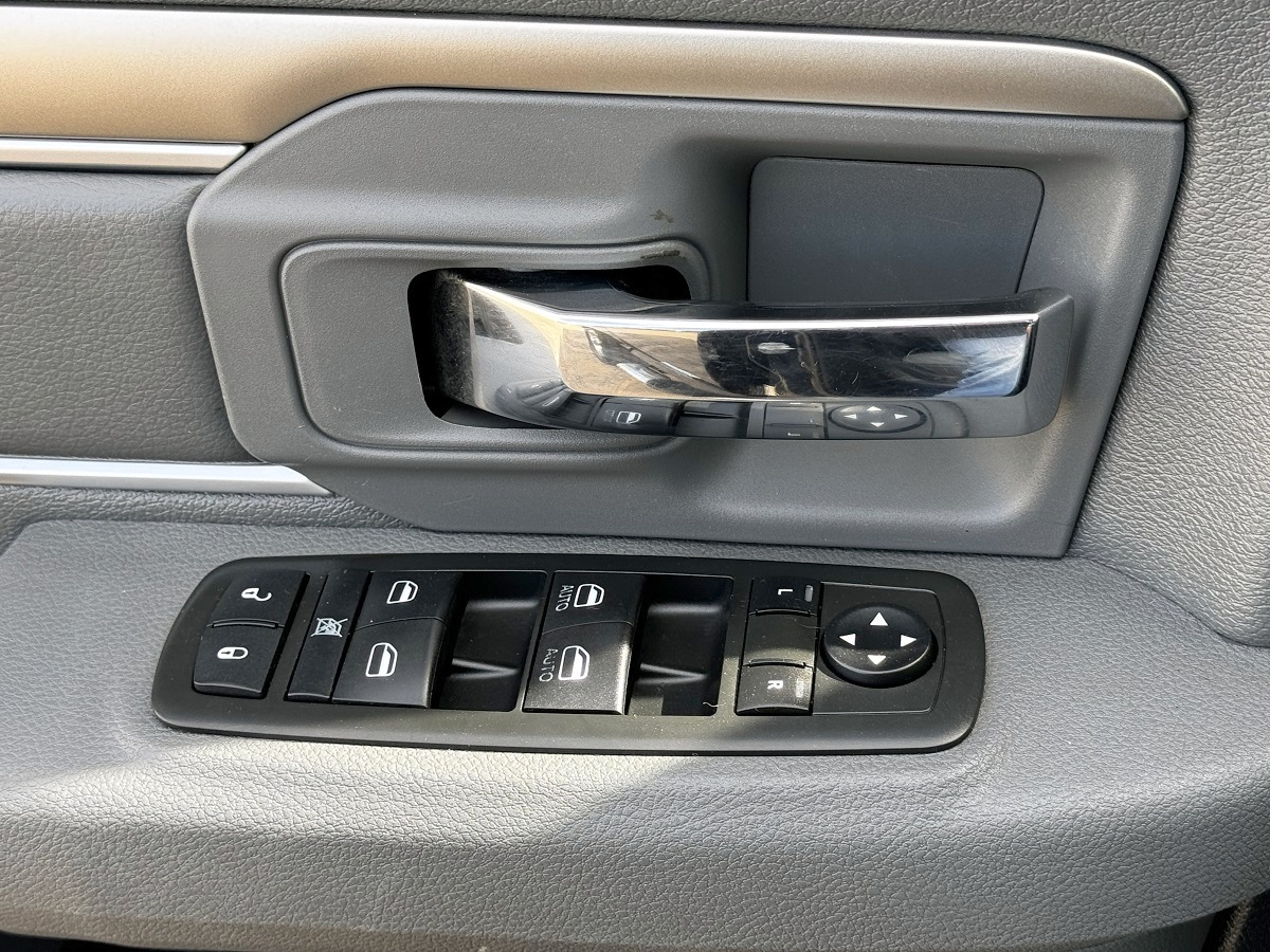 RAM 1500 Big Horn Crew Cab 4WD SWB 2015 RAM 1500 Big Horn Crew Cab 4WD SWB 2015