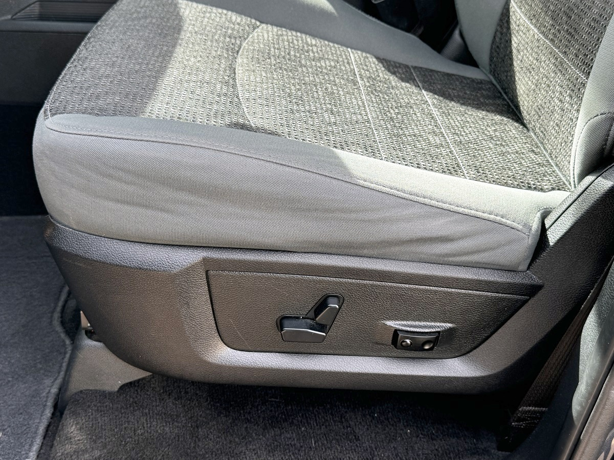 RAM 1500 Big Horn Crew Cab 4WD SWB 2015 RAM 1500 Big Horn Crew Cab 4WD SWB 2015