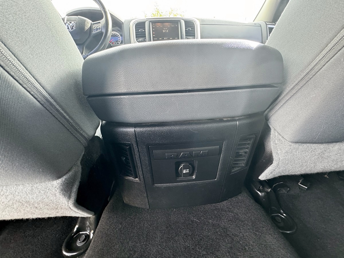 RAM 1500 Big Horn Crew Cab 4WD SWB 2015 RAM 1500 Big Horn Crew Cab 4WD SWB 2015