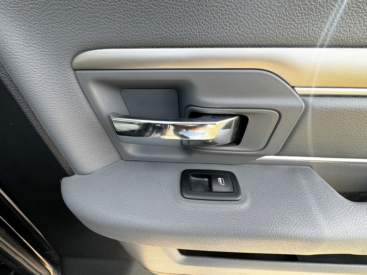 RAM 1500 Big Horn Crew Cab 4WD SWB 2015 RAM 1500 Big Horn Crew Cab 4WD SWB 2015