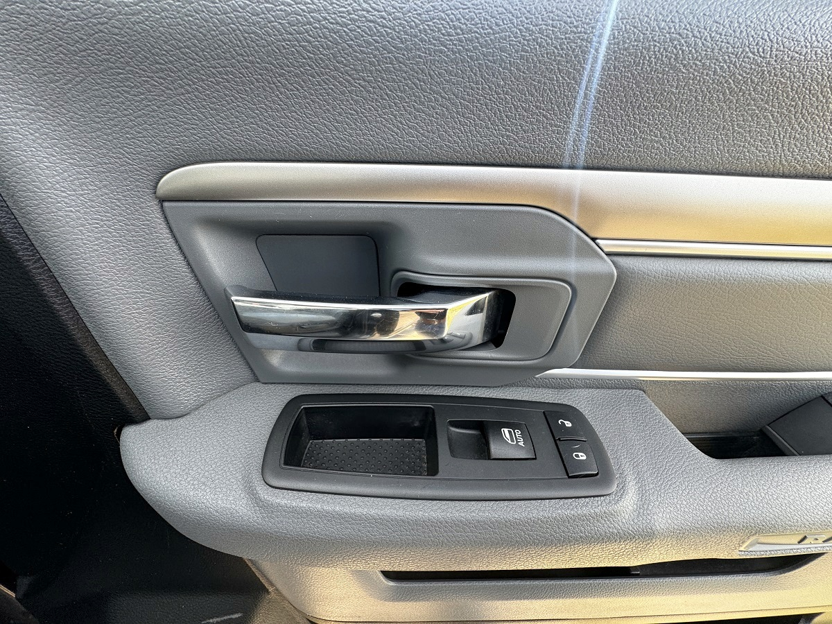 RAM 1500 Big Horn Crew Cab 4WD SWB 2015 RAM 1500 Big Horn Crew Cab 4WD SWB 2015