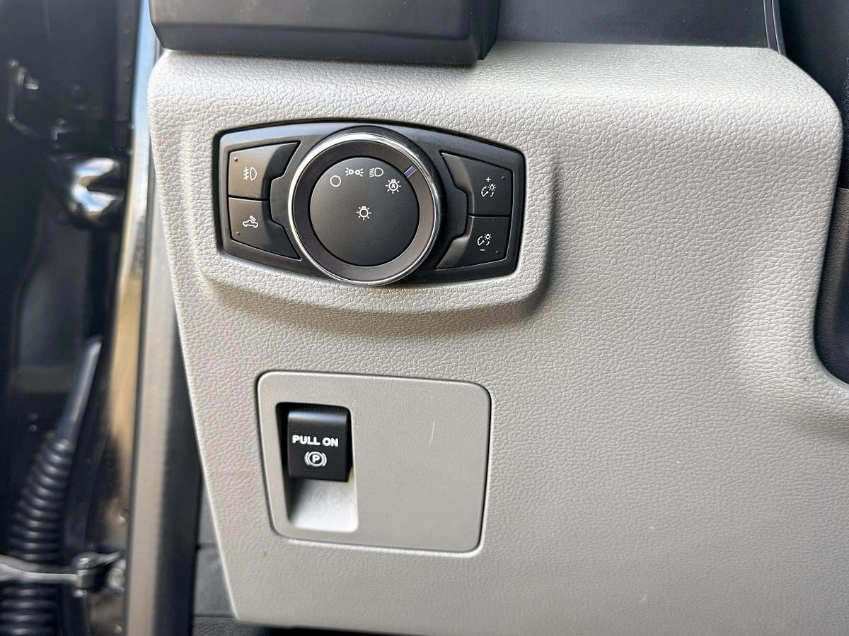Ford F-150 STX 4WD SuperCrew 5.5' Box 2019 Ford F-150 STX 4WD SuperCrew 5.5' Box 2019