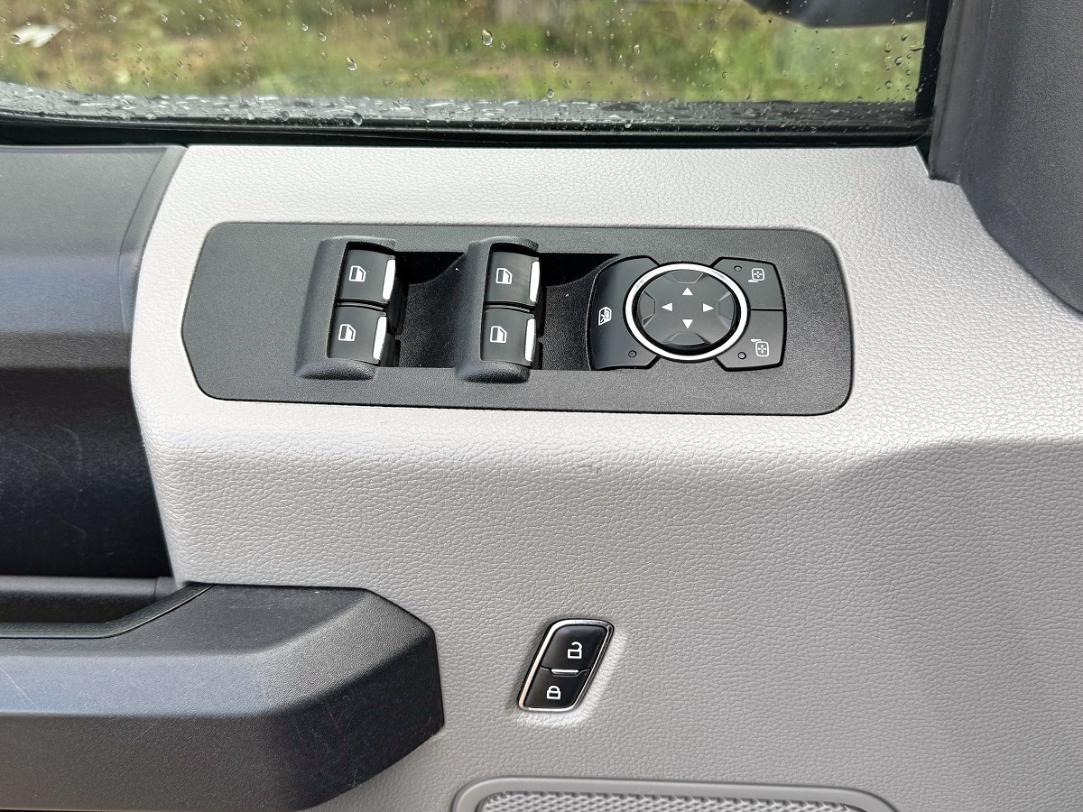 Ford F-150 STX 4WD SuperCrew 5.5' Box 2019 Ford F-150 STX 4WD SuperCrew 5.5' Box 2019