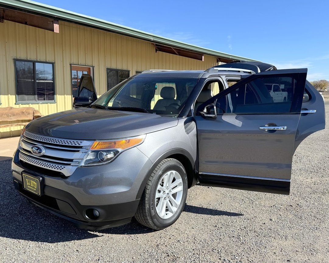 Ford Explorer XLT 4D SUV FWD 2014