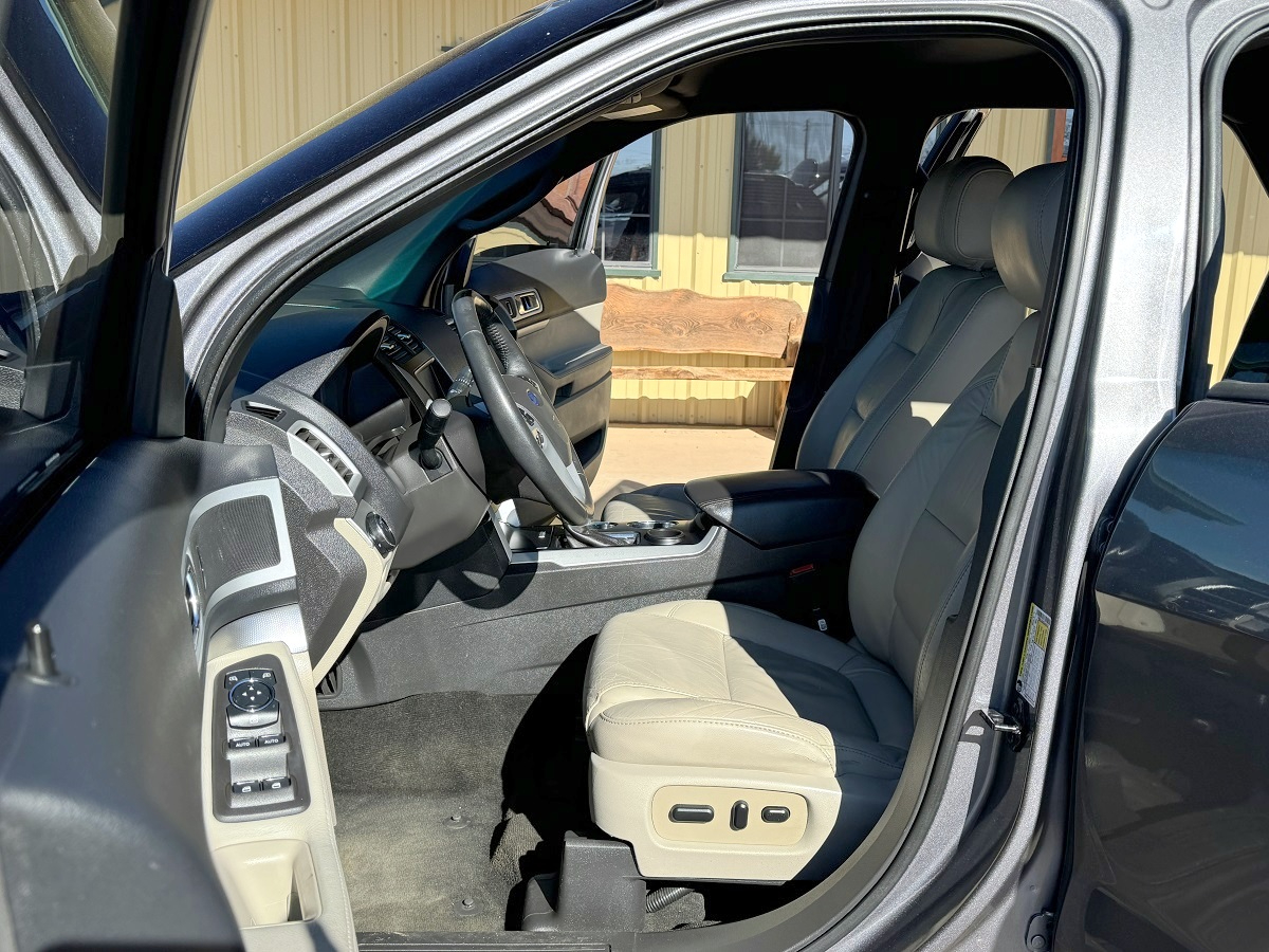 Ford Explorer XLT 4D SUV FWD 2014