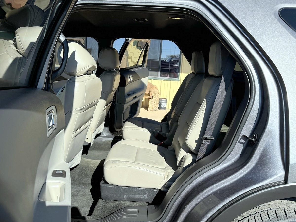 Ford Explorer XLT 4D SUV FWD 2014