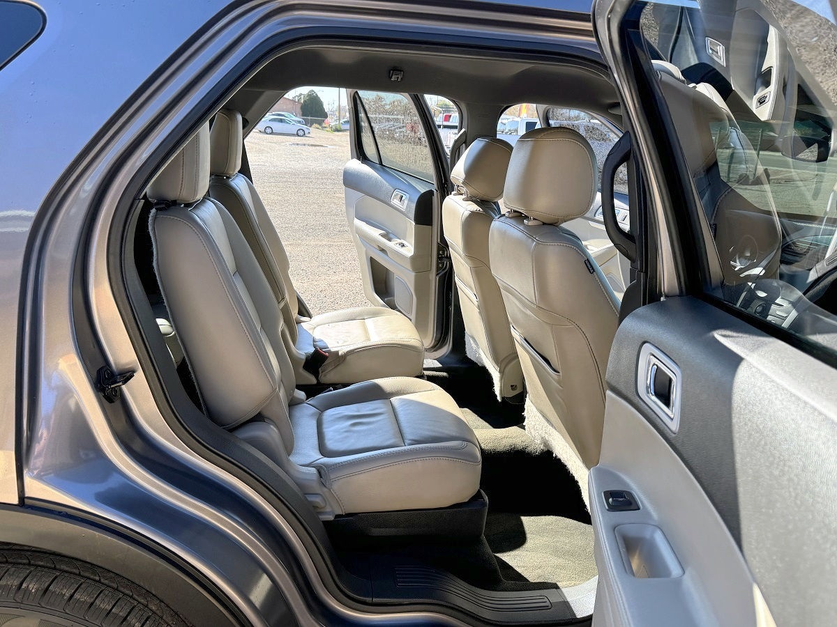 Ford Explorer XLT 4D SUV FWD 2014