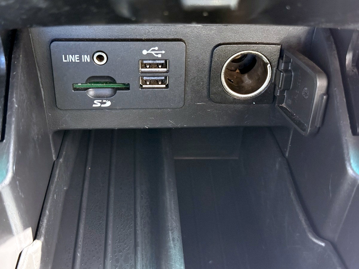 Ford Explorer XLT 4D SUV FWD 2014