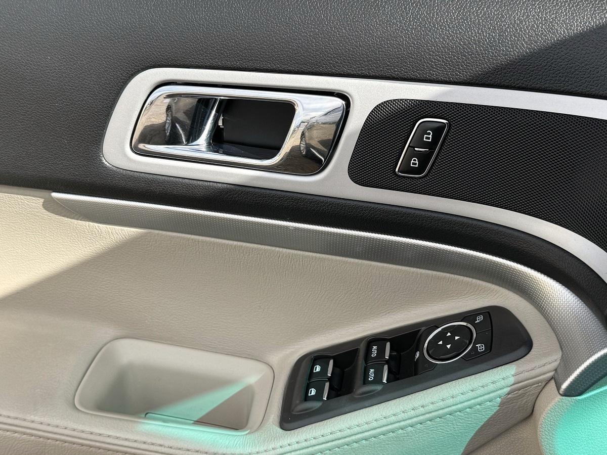 Ford Explorer XLT 4D SUV FWD 2014