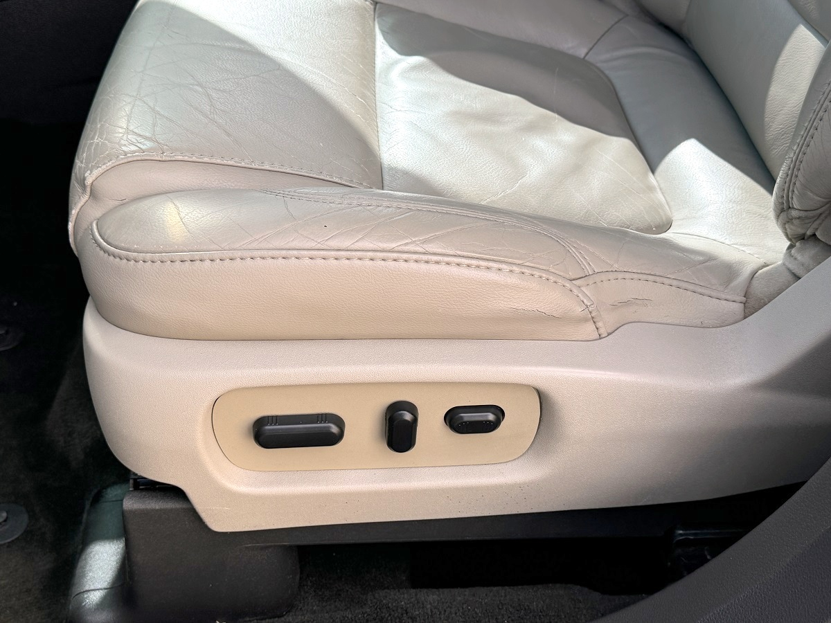 Ford Explorer XLT 4D SUV FWD 2014