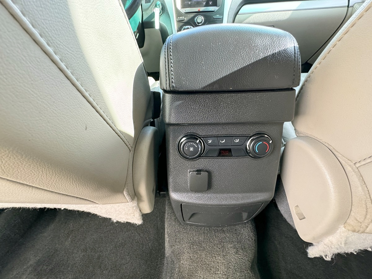 Ford Explorer XLT 4D SUV FWD 2014