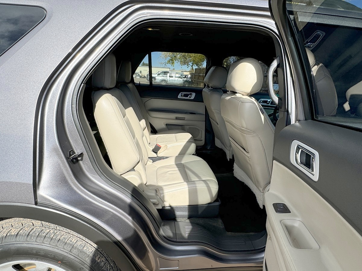 Ford Explorer XLT 4D SUV FWD 2014