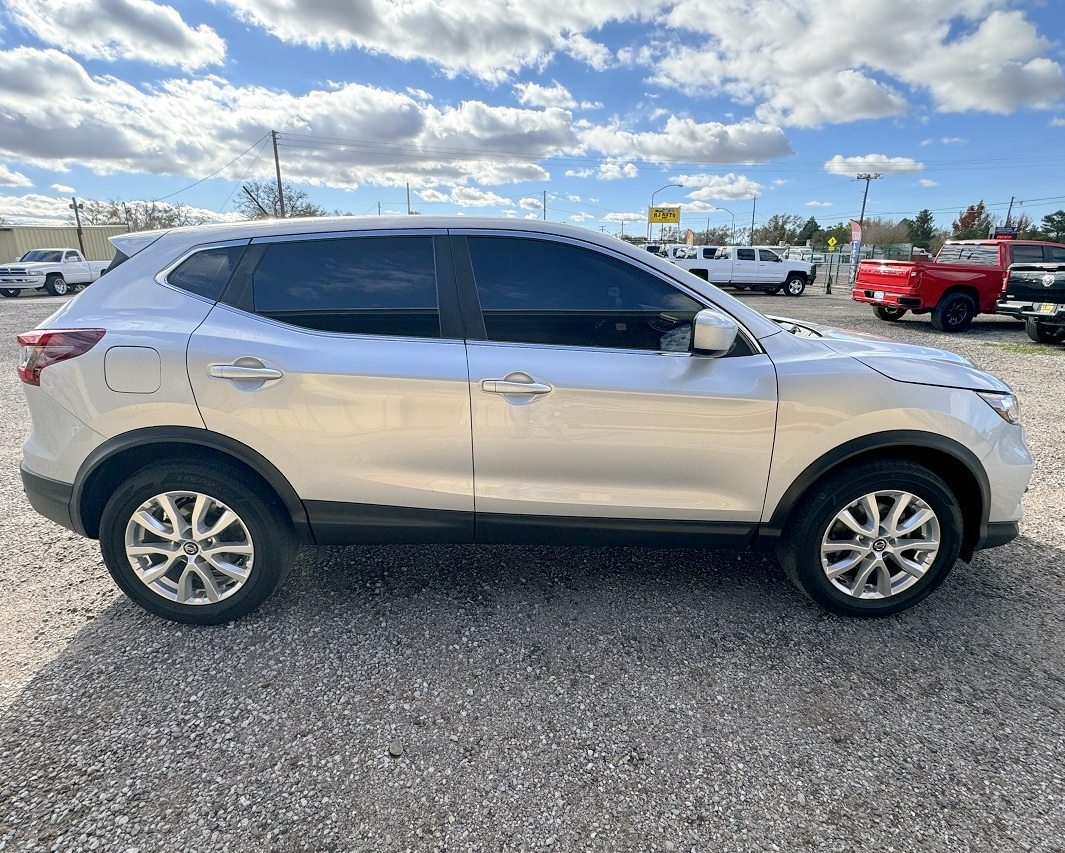 Nissan Rogue Sport  2021