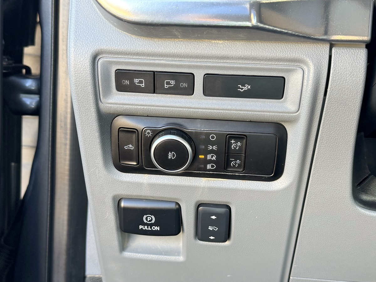 Ford F-150 Lariat SuperCab 4WD 2023