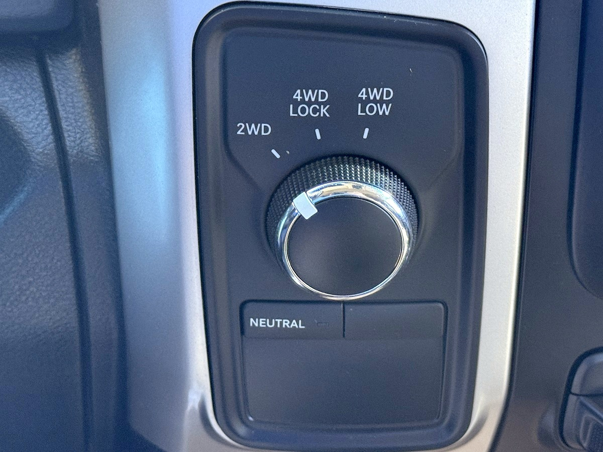 RAM 2500 Big Horn Crew Cab 4WD SWB 2016