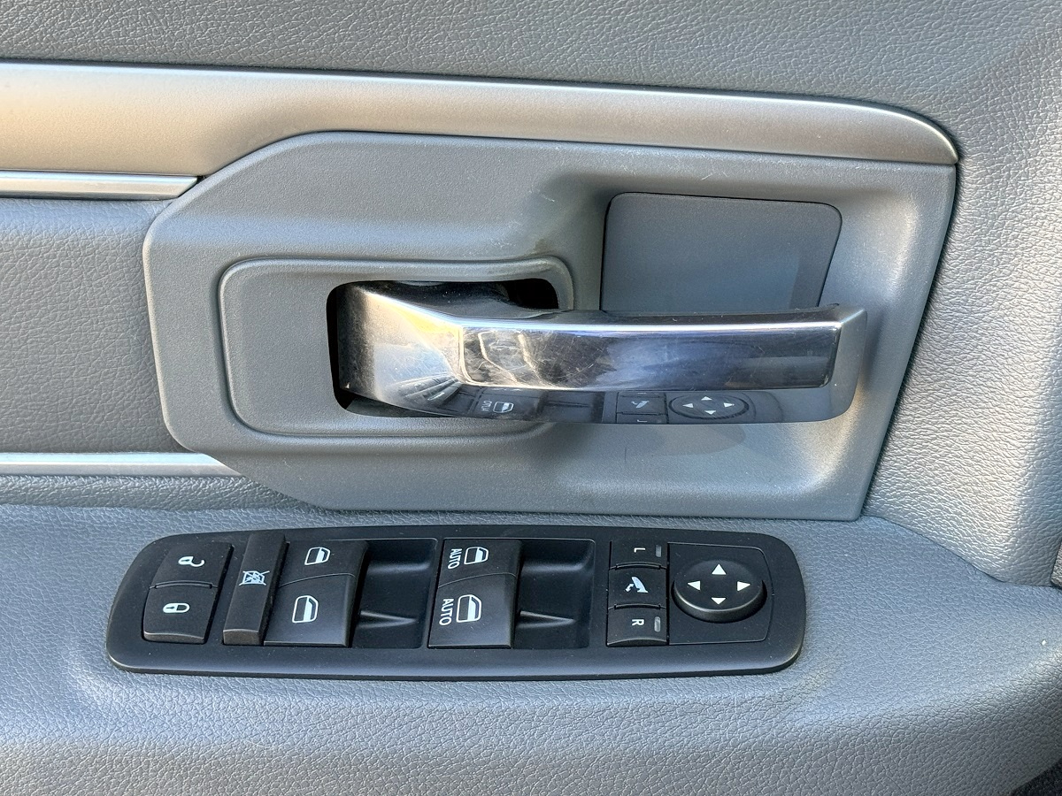 RAM 2500 Big Horn Crew Cab 4WD SWB 2016