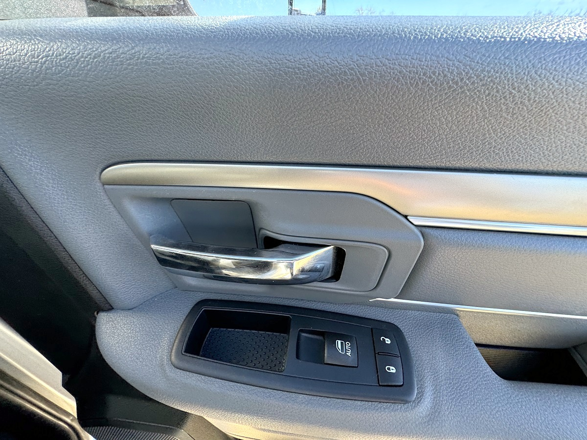 RAM 2500 Big Horn Crew Cab 4WD SWB 2016