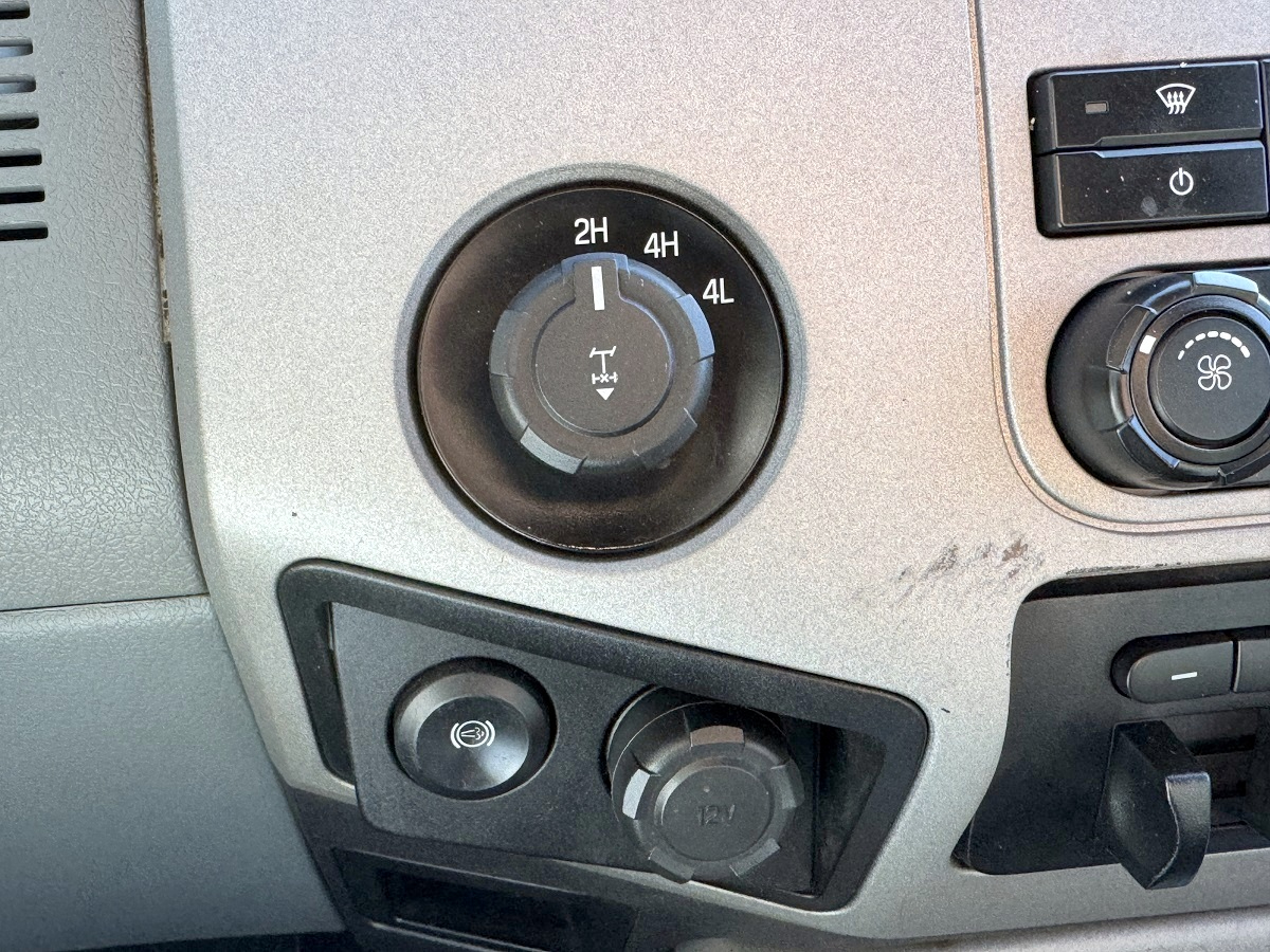 Ford Super Duty F-250 SRW XLT 4WD Crew Cab 6.75' Box 2015