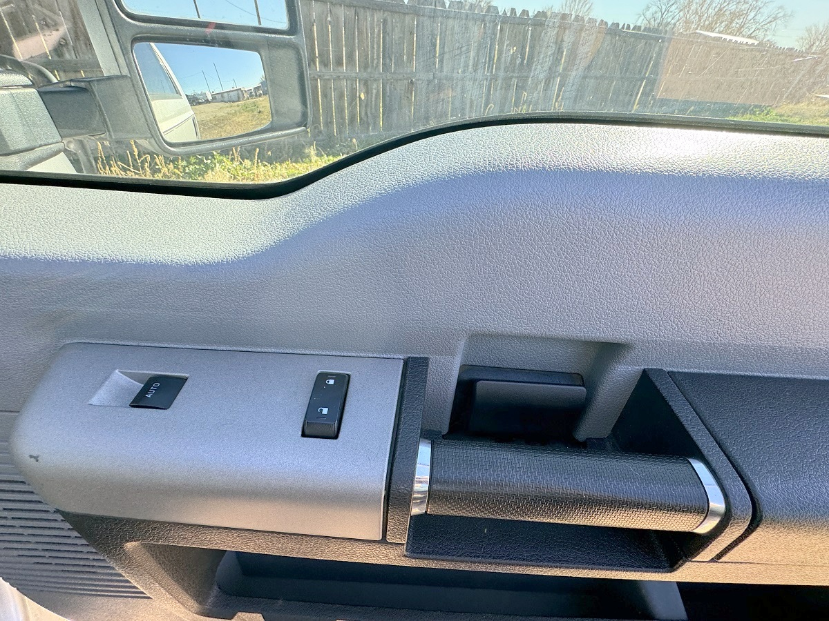 Ford Super Duty F-250 SRW XLT 4WD Crew Cab 6.75' Box 2015