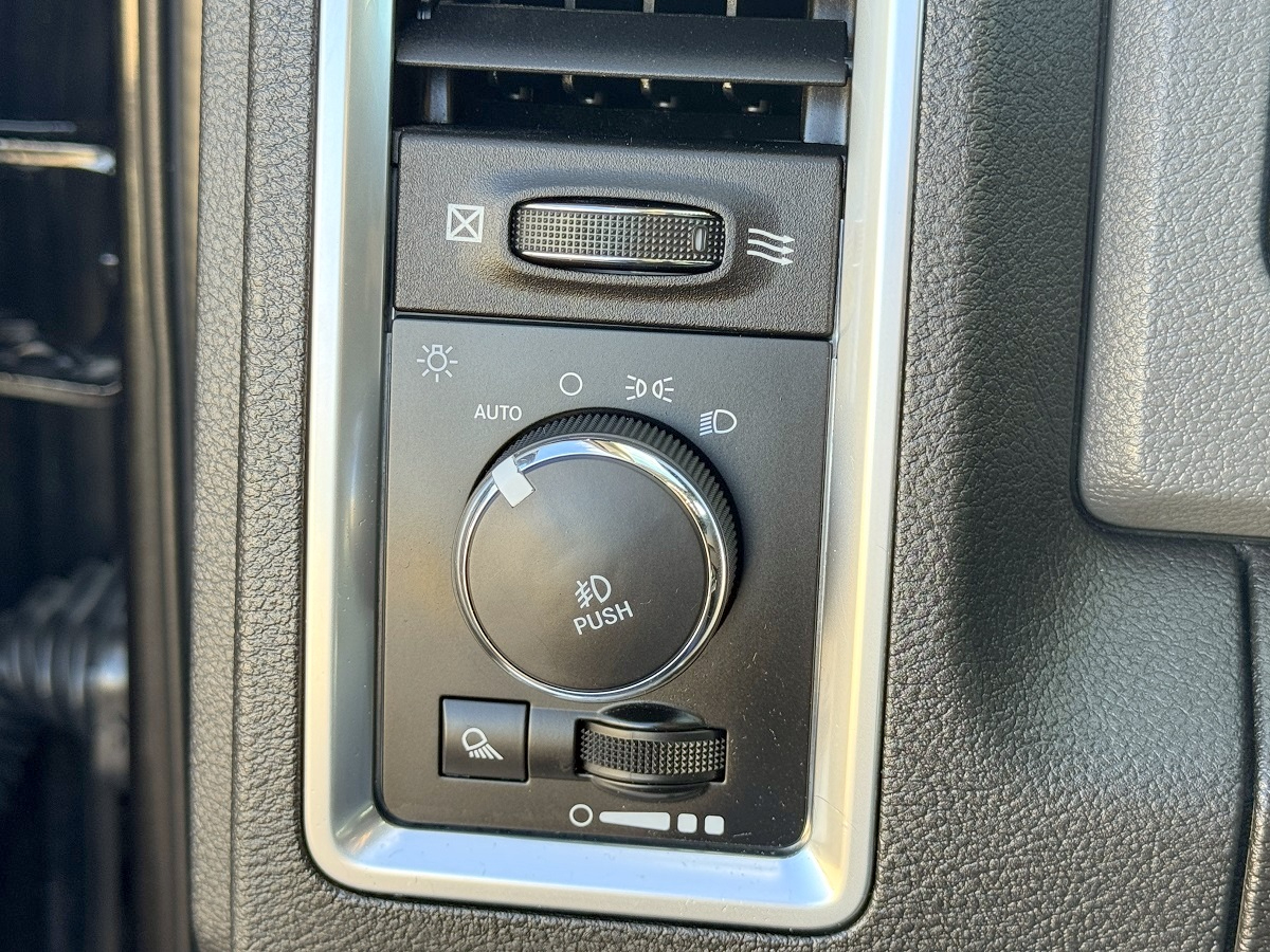 RAM 1500 SLT Crew Cab 4WD 2018