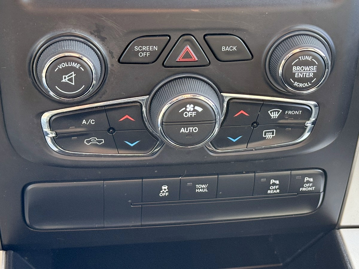 RAM 1500 SLT Crew Cab 4WD 2018