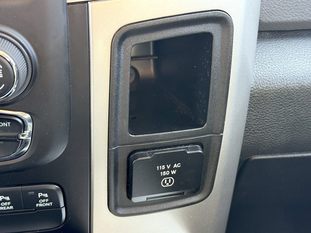 RAM 1500 SLT Crew Cab 4WD 2018