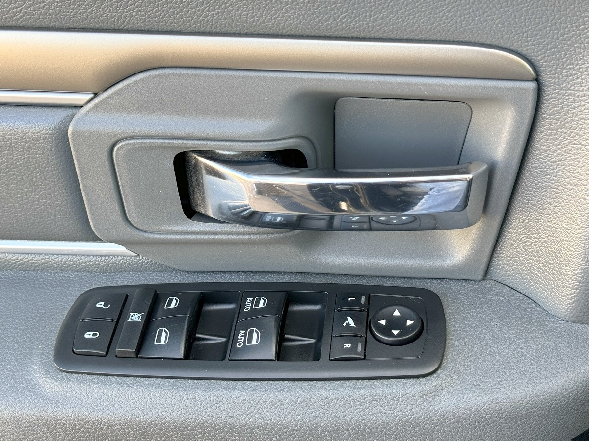 RAM 1500 SLT Crew Cab 4WD 2018