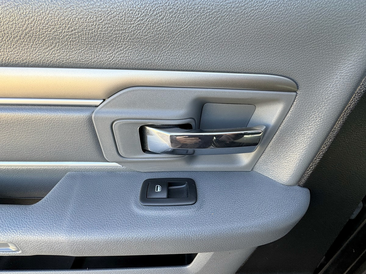 RAM 1500 SLT Crew Cab 4WD 2018