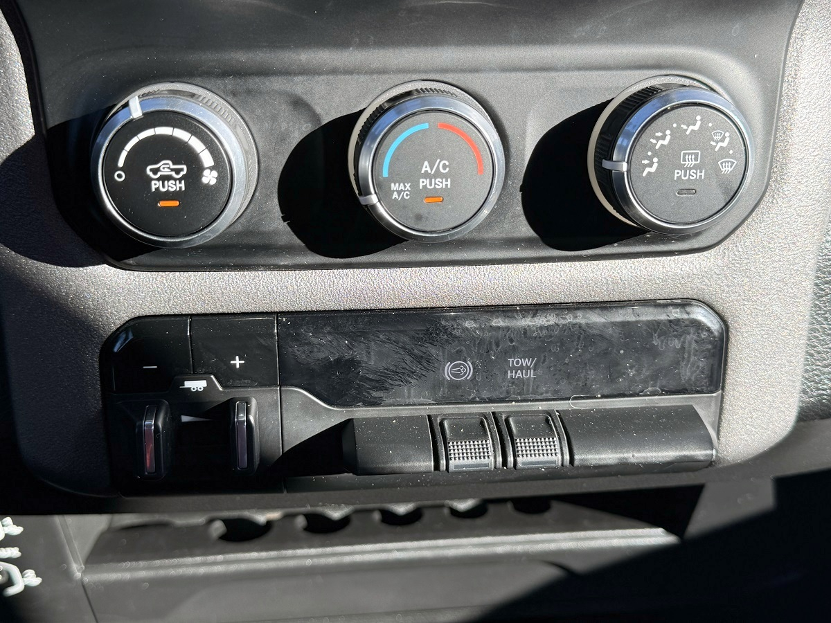 RAM 2500 Tradesman 4x4 Crew Cab 6'4" Box 2019