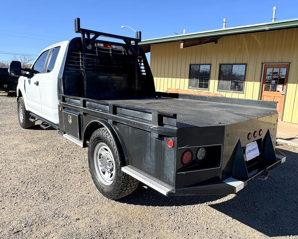 Ford Super Duty F-350 SRW XL 4WD SuperCab 168" WB 60" CA 2022