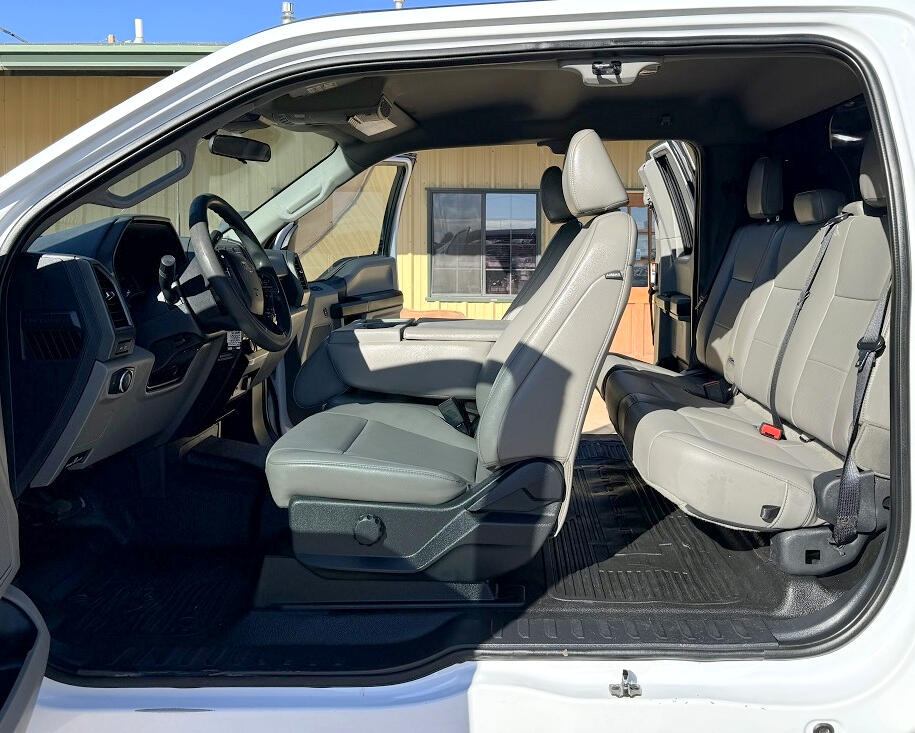 Ford Super Duty F-350 SRW XL 4WD SuperCab 168" WB 60" CA 2022