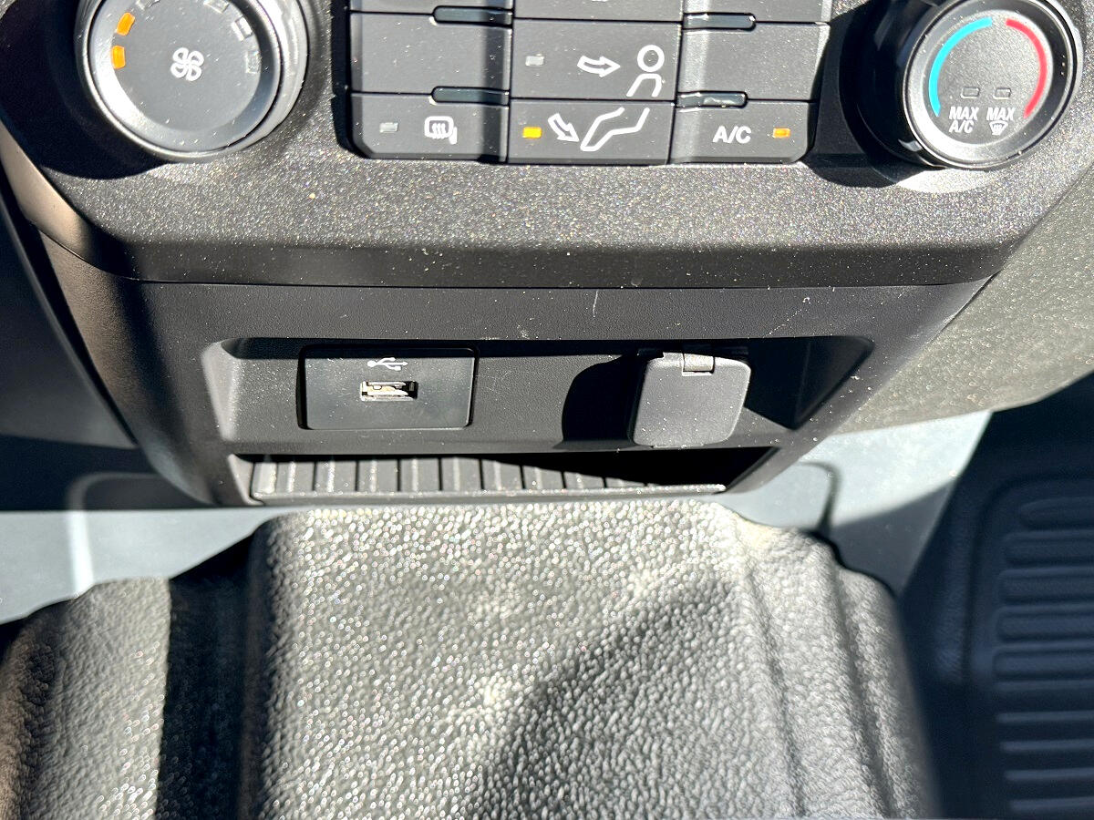 Ford Super Duty F-350 SRW XL 4WD SuperCab 168" WB 60" CA 2022