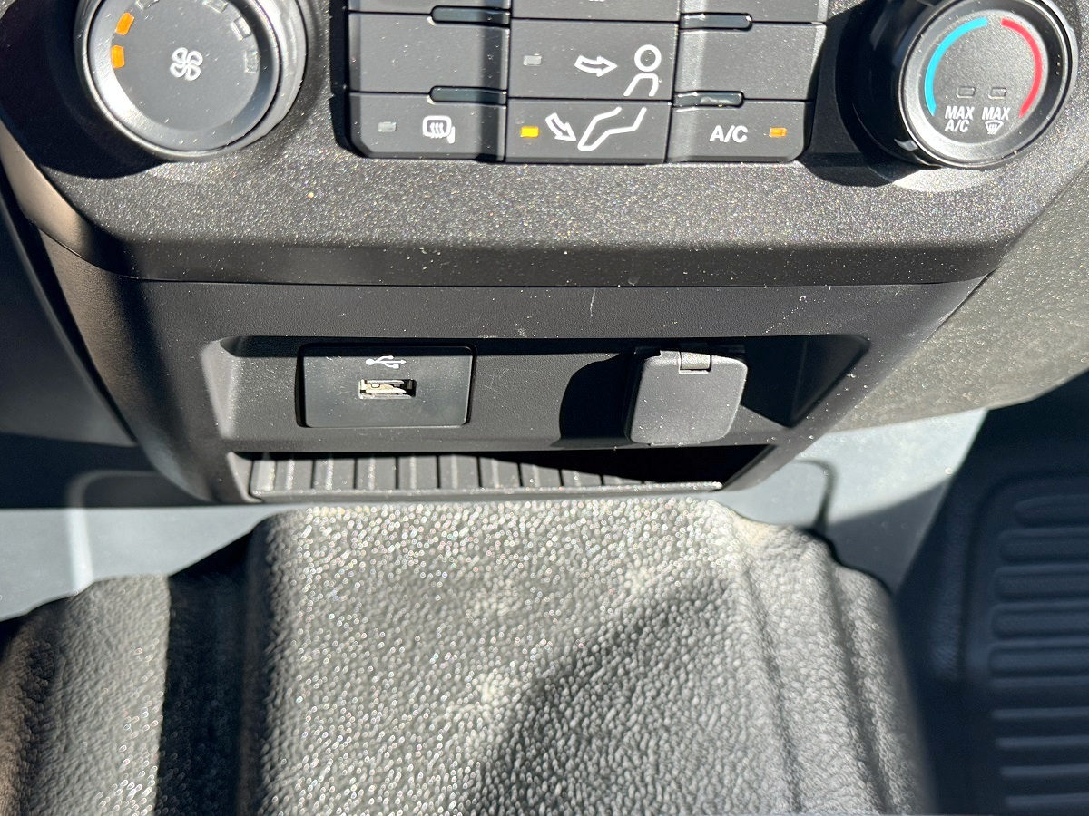 Ford Super Duty F-350 SRW XL 4WD SuperCab 168" WB 60" CA 2022