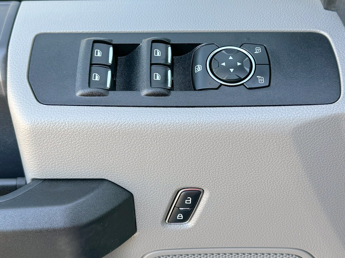 Ford Super Duty F-350 SRW XL 4WD SuperCab 168" WB 60" CA 2022