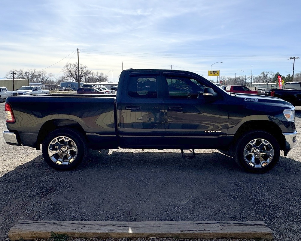 RAM 1500 Big Horn 4x4 Quad Cab 6'4" Box 2021
