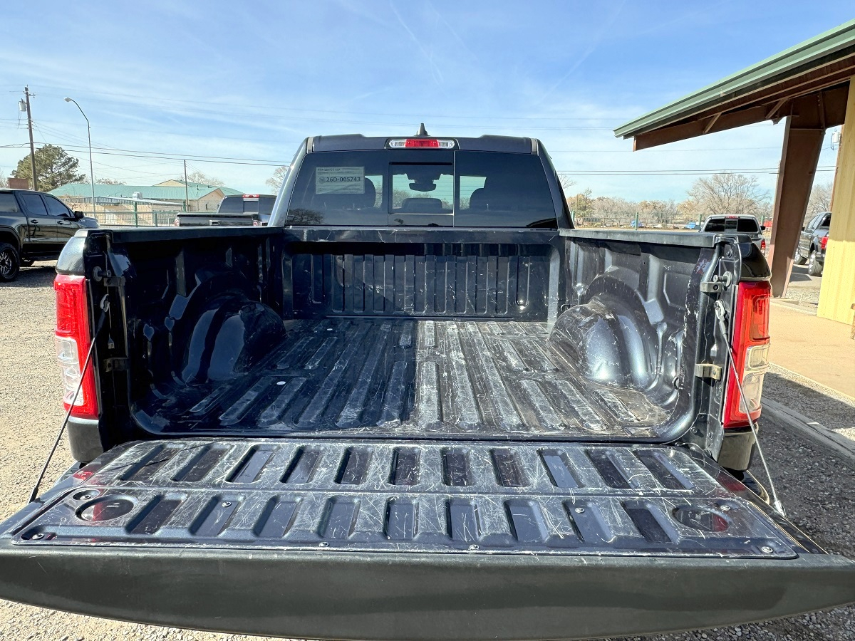 RAM 1500 Big Horn 4x4 Quad Cab 6'4" Box 2021