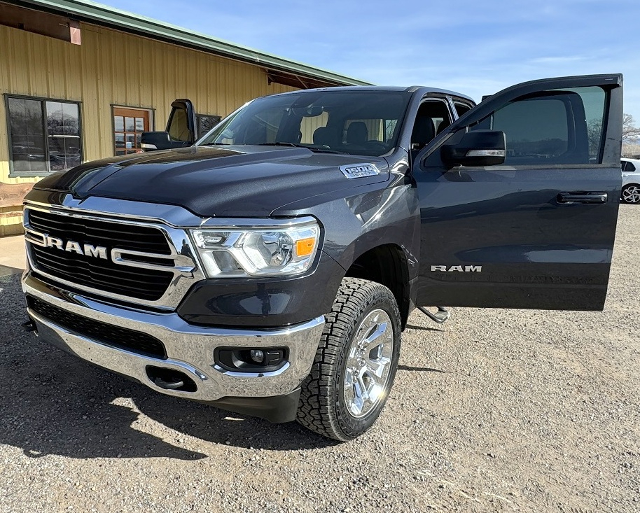 RAM 1500 Big Horn 4x4 Quad Cab 6'4" Box 2021