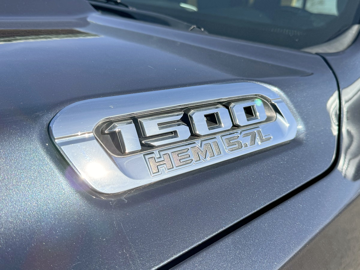 RAM 1500 Big Horn 4x4 Quad Cab 6'4" Box 2021