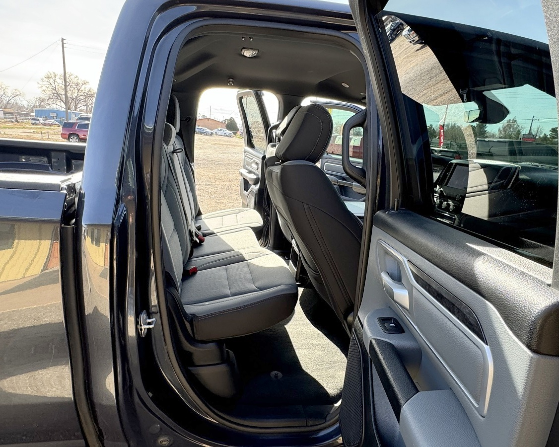 RAM 1500 Big Horn 4x4 Quad Cab 6'4" Box 2021