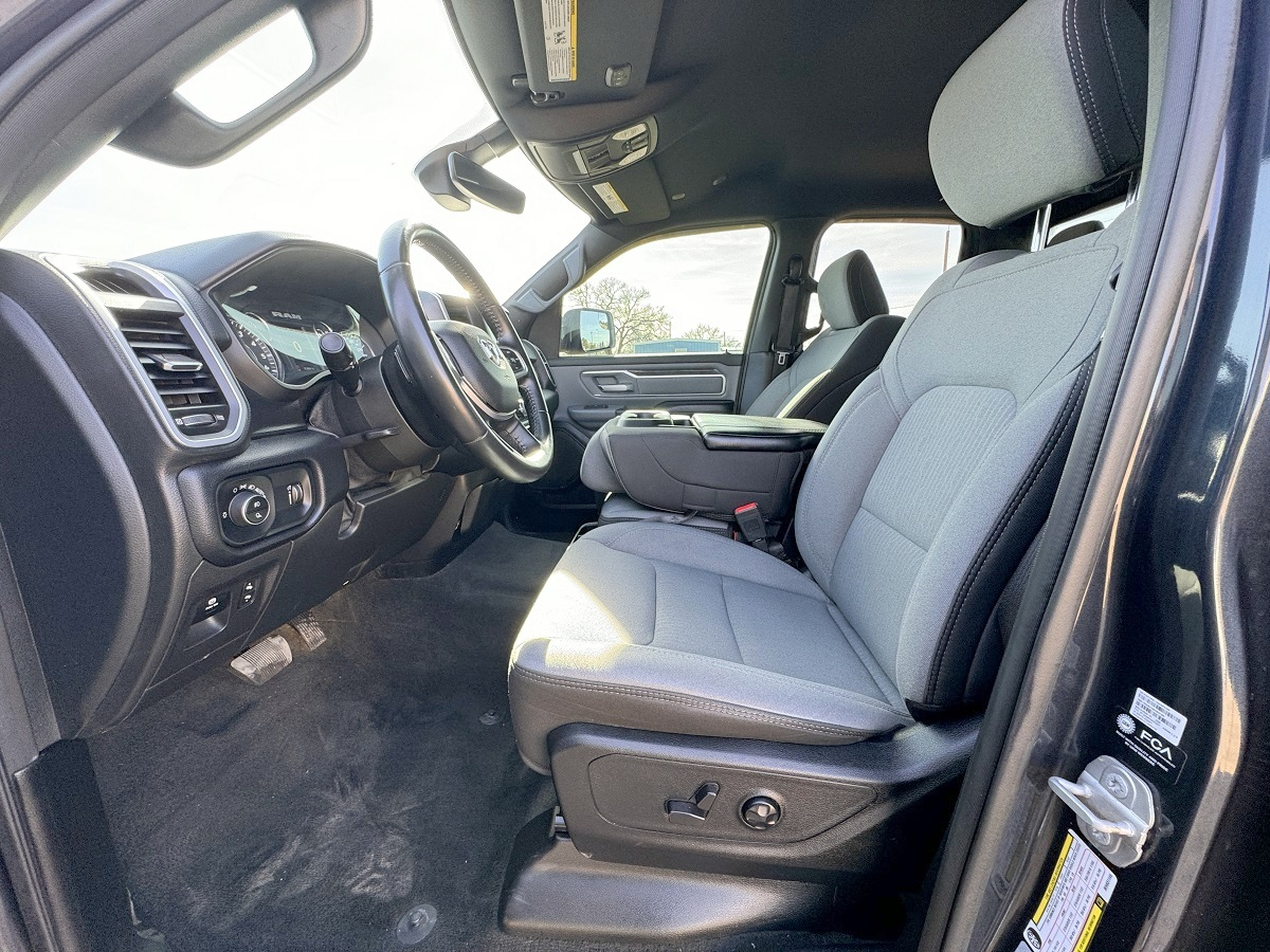 RAM 1500 Big Horn 4x4 Quad Cab 6'4" Box 2021