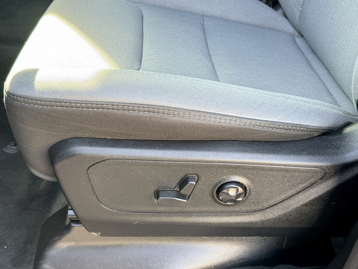 RAM 1500 Big Horn 4x4 Quad Cab 6'4" Box 2021