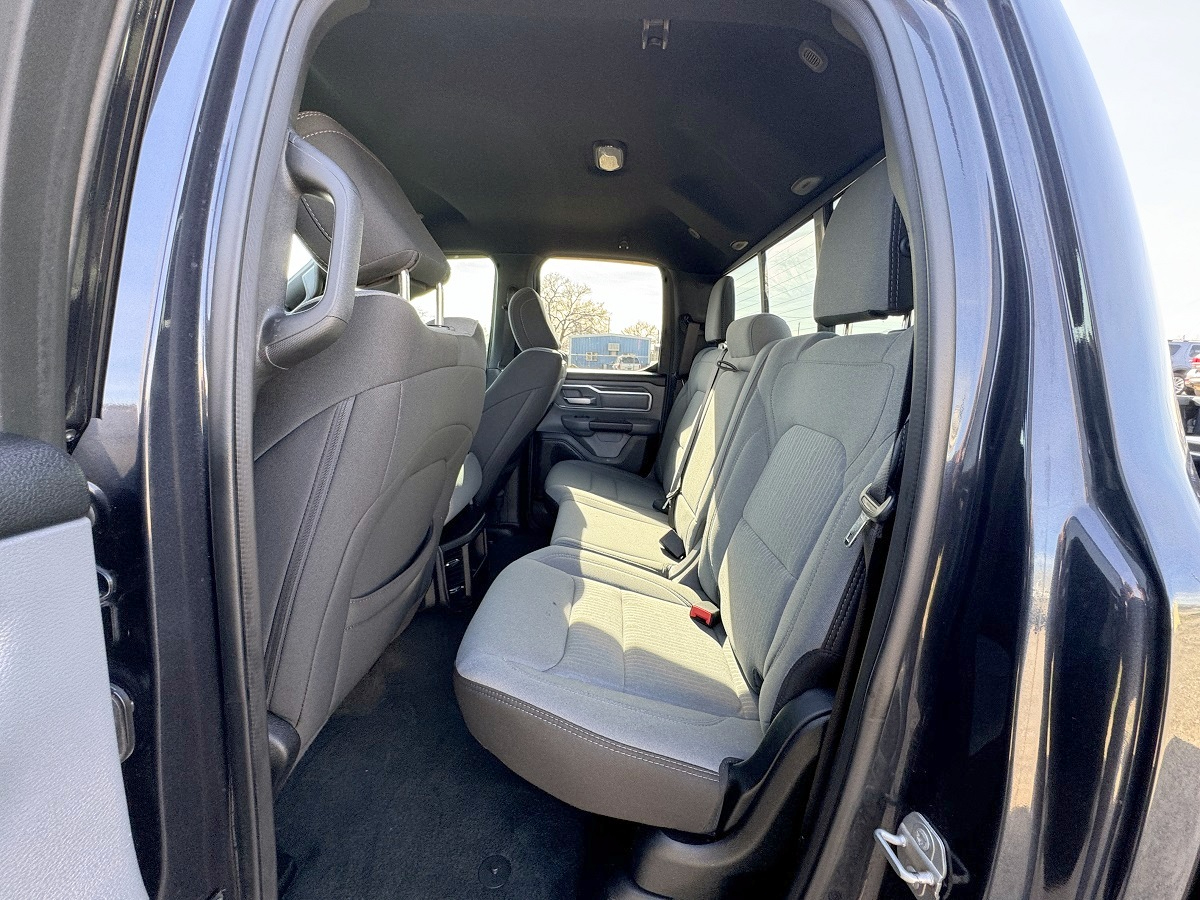 RAM 1500 Big Horn 4x4 Quad Cab 6'4" Box 2021