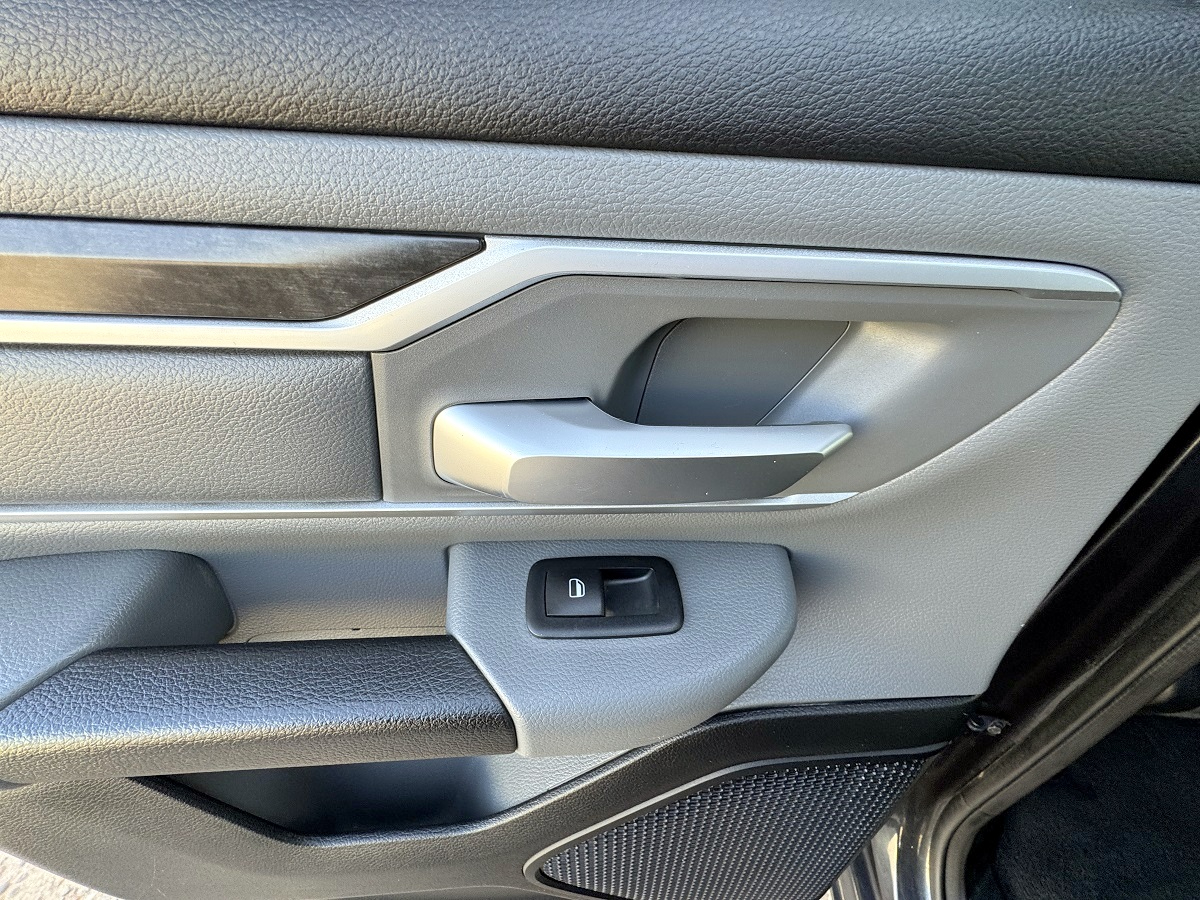 RAM 1500 Big Horn 4x4 Quad Cab 6'4" Box 2021