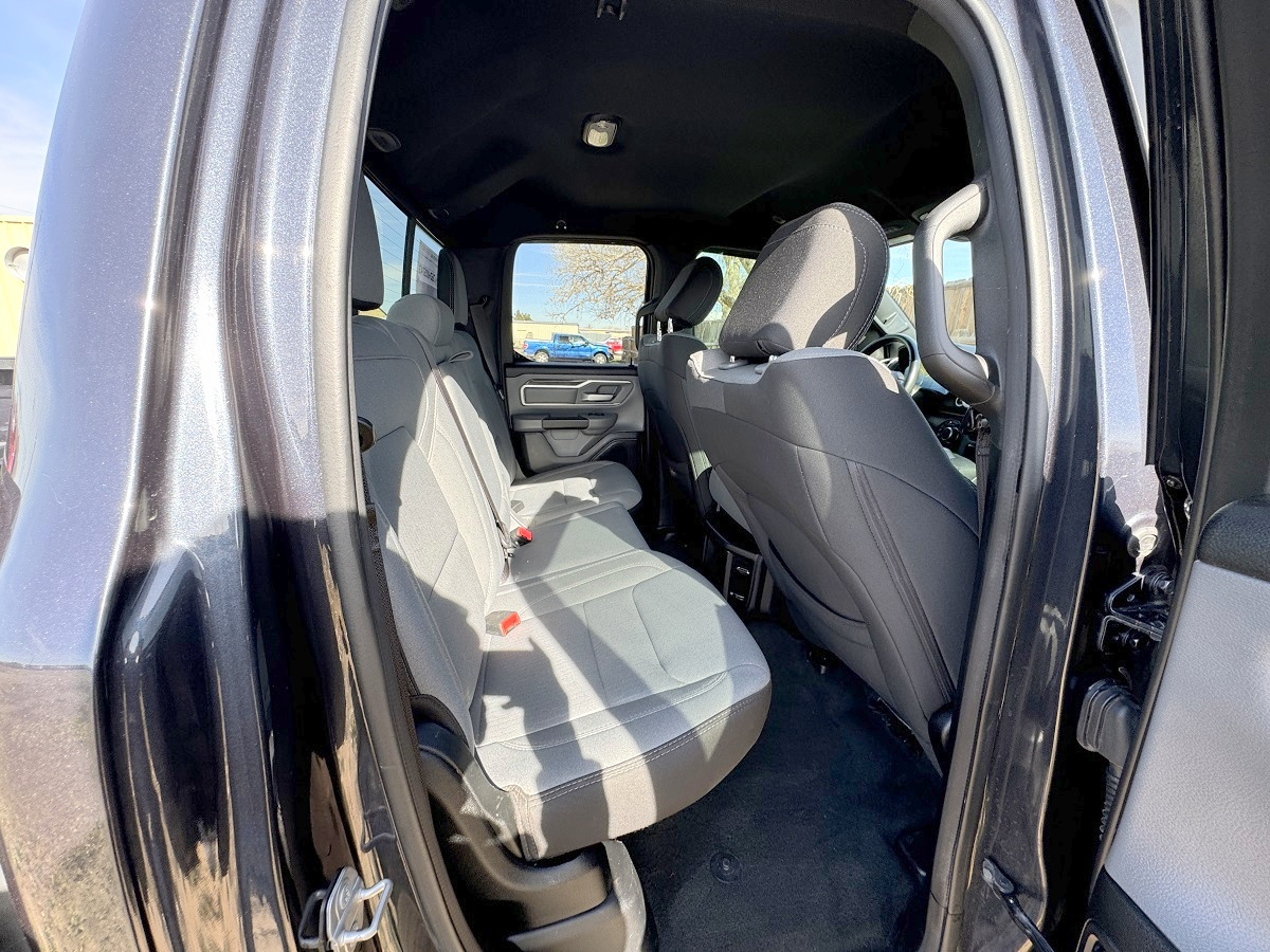 RAM 1500 Big Horn 4x4 Quad Cab 6'4" Box 2021