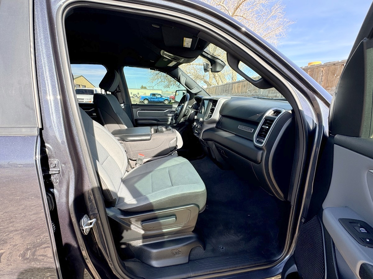 RAM 1500 Big Horn 4x4 Quad Cab 6'4" Box 2021