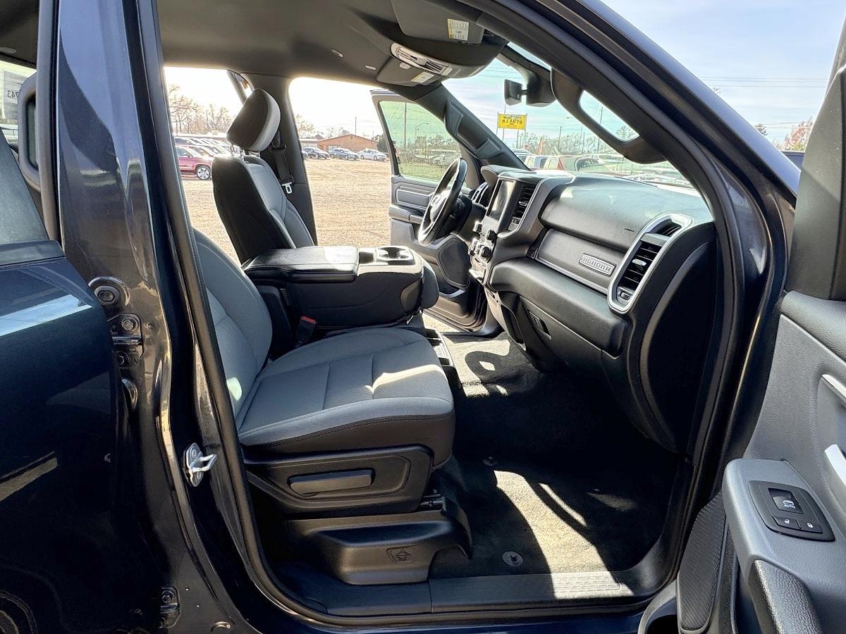 RAM 1500 Big Horn 4x4 Quad Cab 6'4" Box 2021