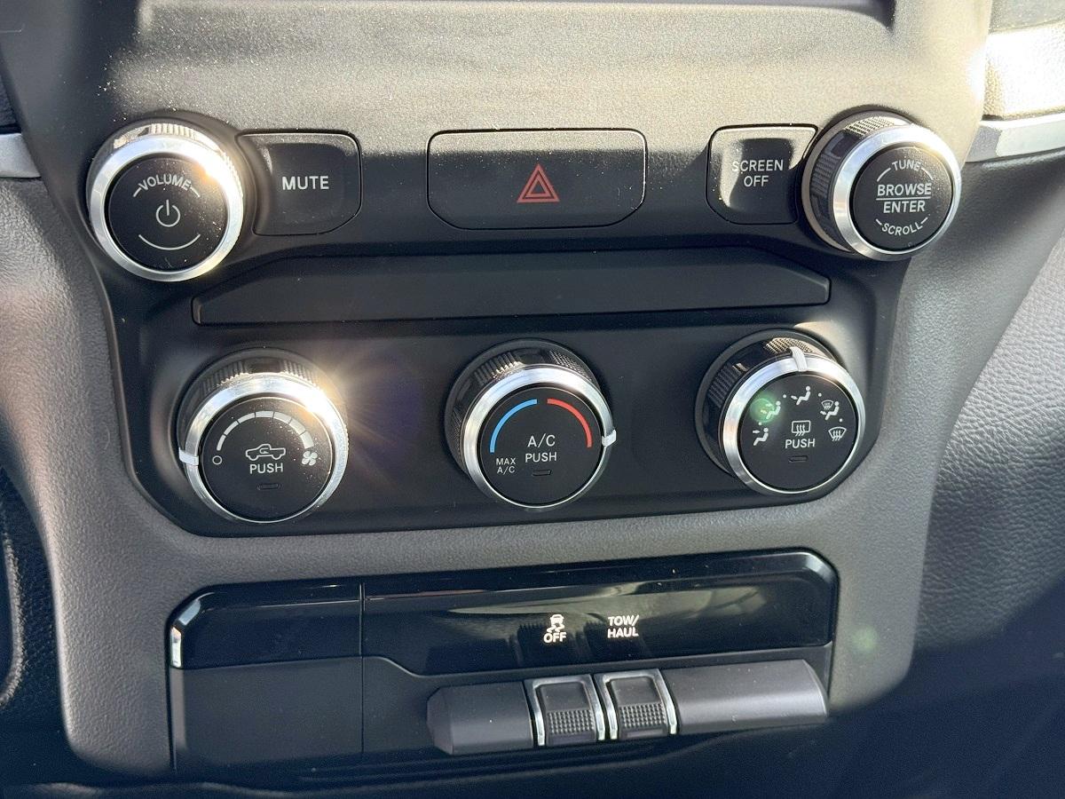 RAM 1500 Big Horn 4x4 Quad Cab 6'4" Box 2021