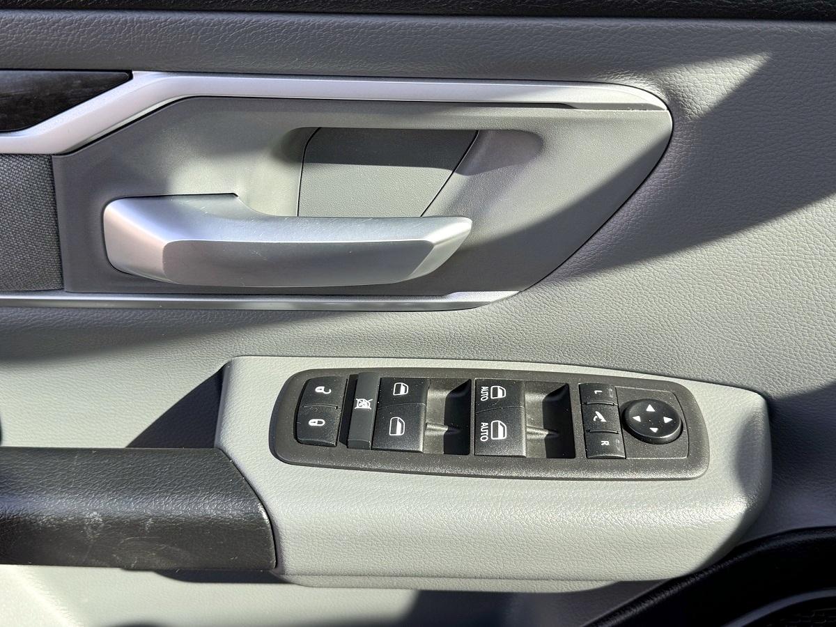 RAM 1500 Big Horn 4x4 Quad Cab 6'4" Box 2021