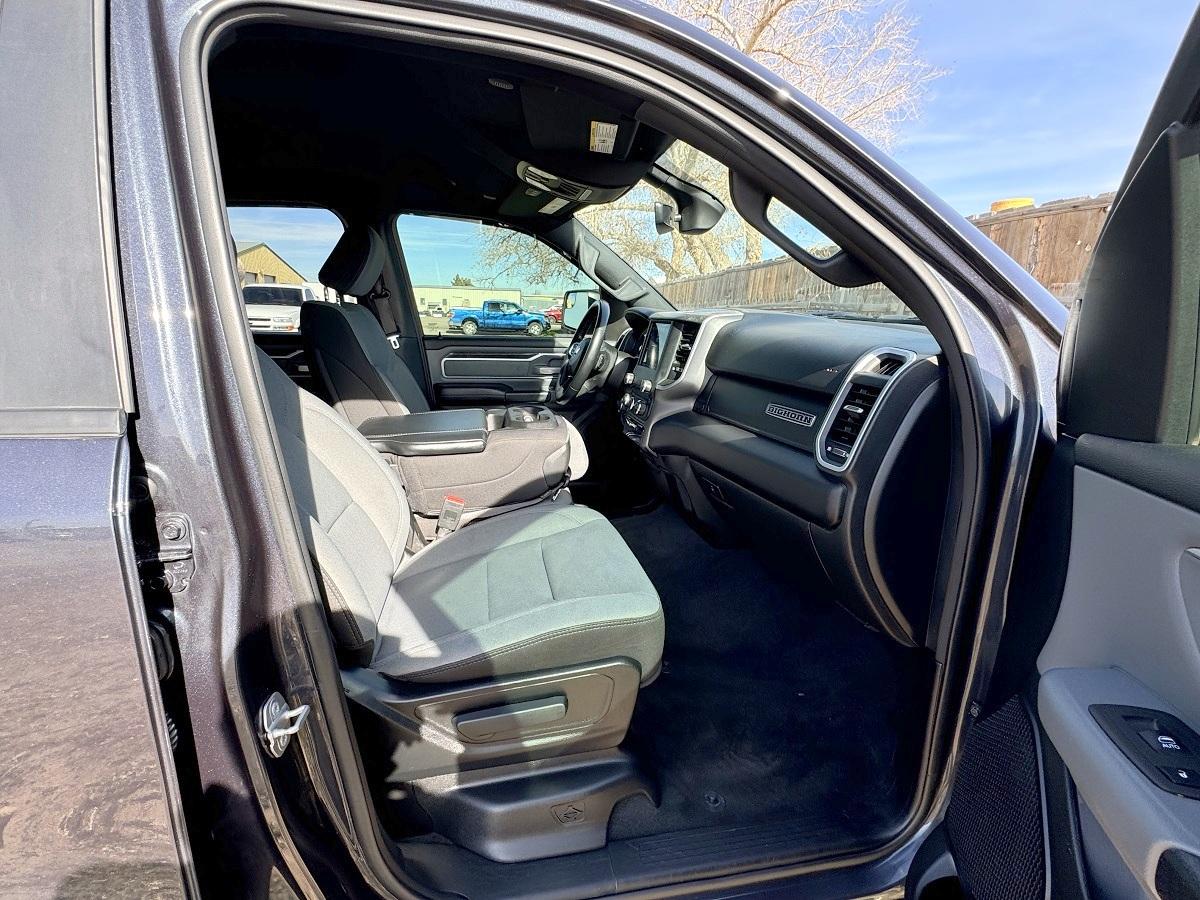 RAM 1500 Big Horn 4x4 Quad Cab 6'4" Box 2021