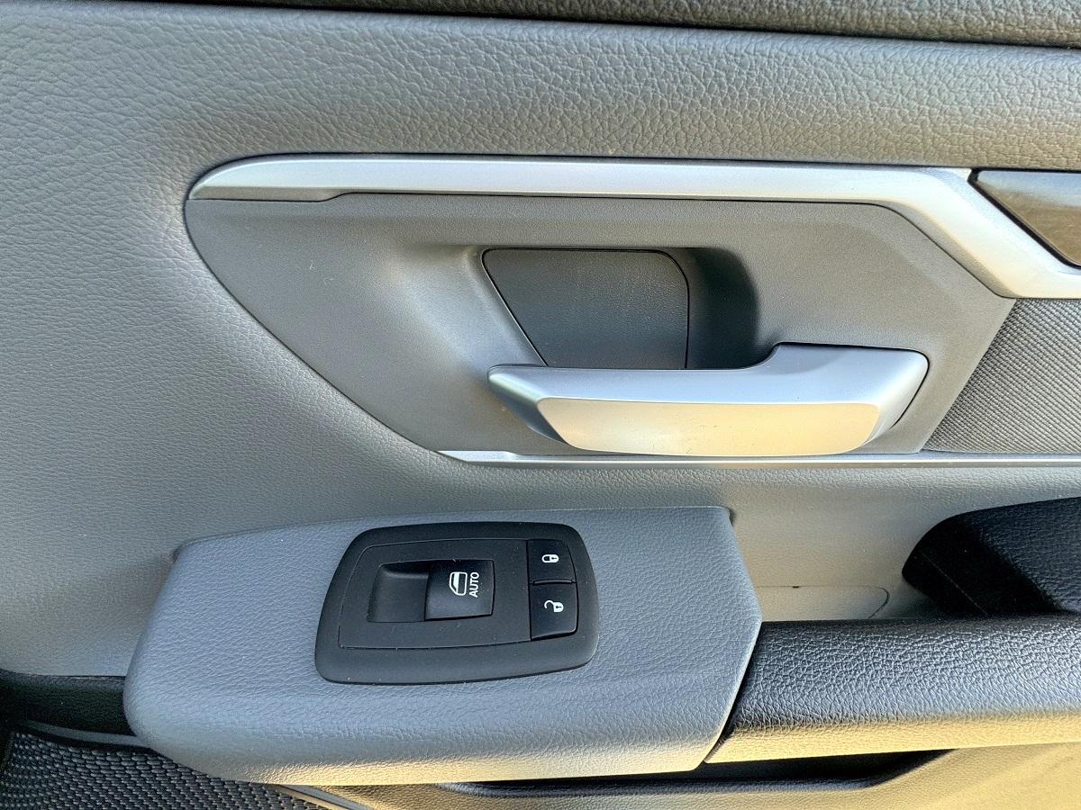 RAM 1500 Big Horn 4x4 Quad Cab 6'4" Box 2021